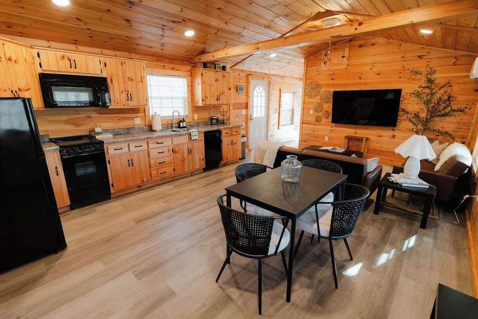 Cabin, Multiple Beds, Patio (Cedar Villa) | Private kitchen