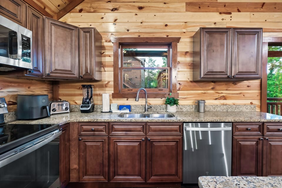 Luxury Cabin, Mountain View | Private kitchen | Full-size fridge, microwave, oven, stovetop