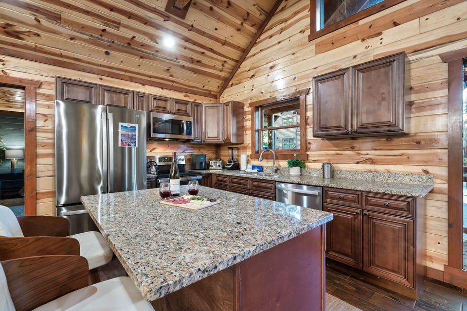Luxury Cabin, Mountain View | Private kitchen | Full-size fridge, microwave, oven, stovetop