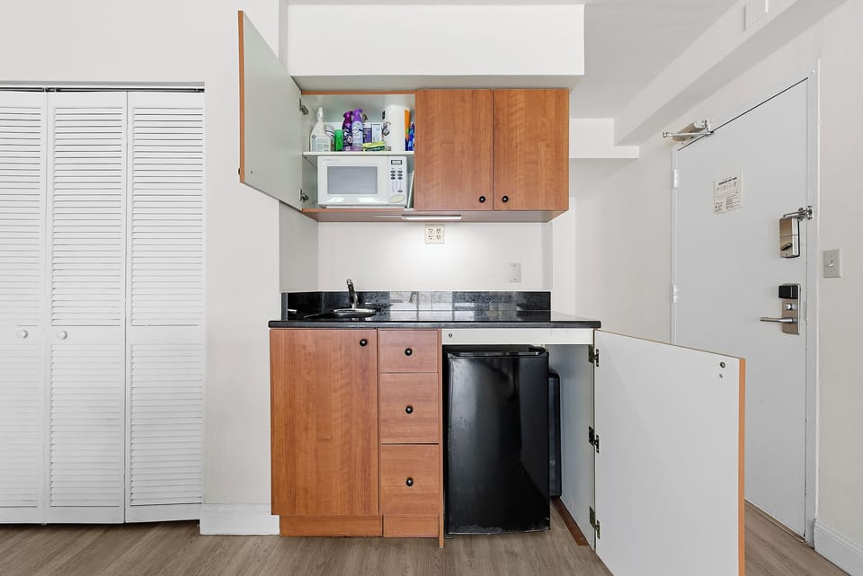 Wet Bar + Microwave + Mini fridge
