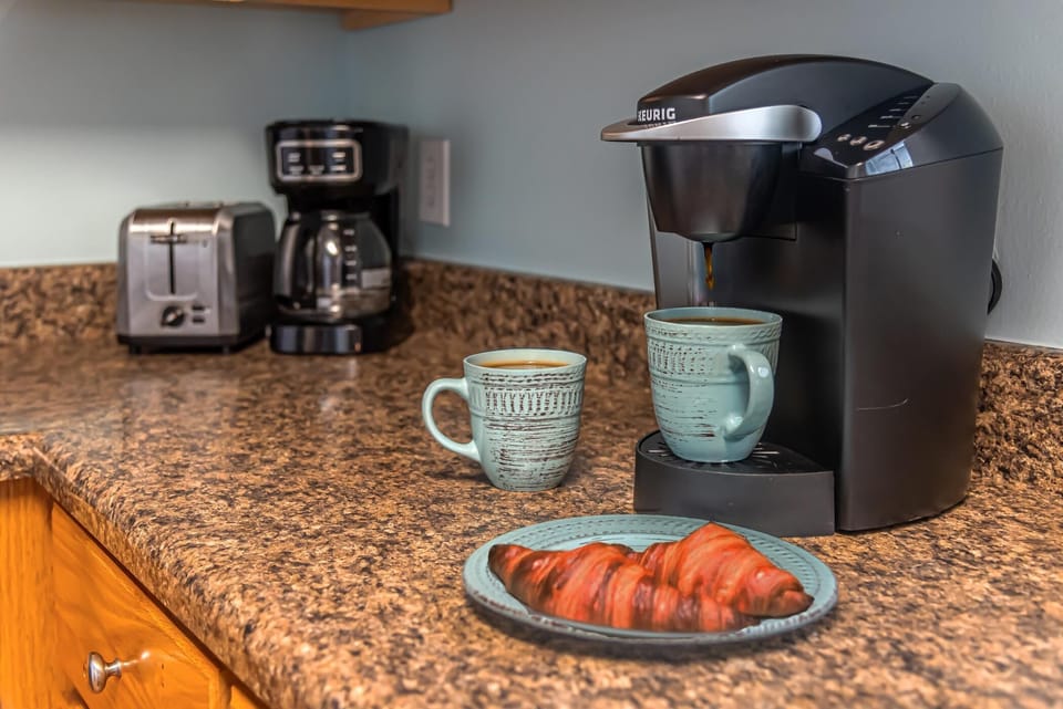 Cabin, Multiple Beds (The Rookery III 4009) | Food and drink