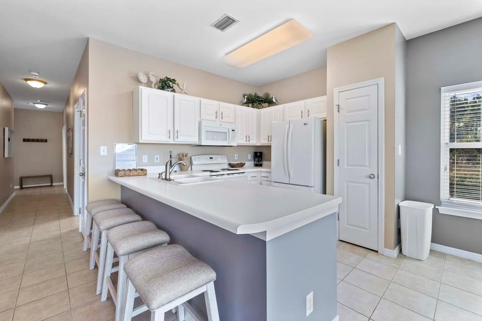 Condo, Multiple Beds (Romar Lakes 101C) | Private kitchen | Oven