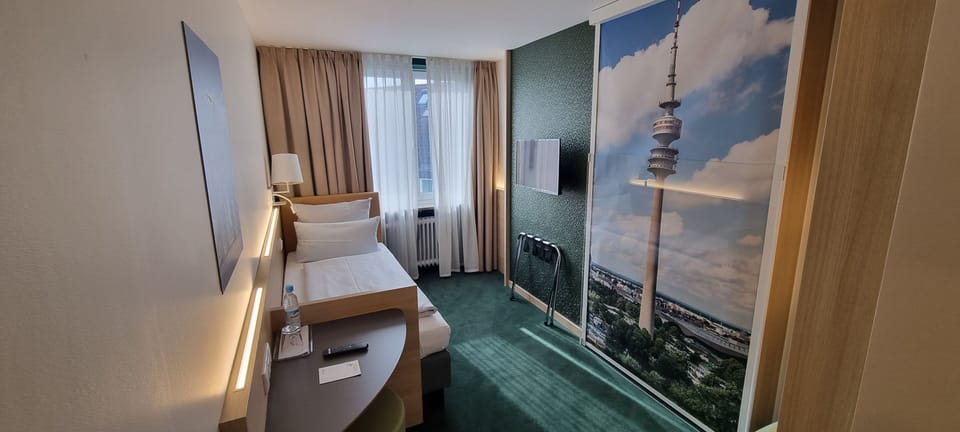 Business Single Room | Hypo-allergenic bedding, in-room safe, individually decorated