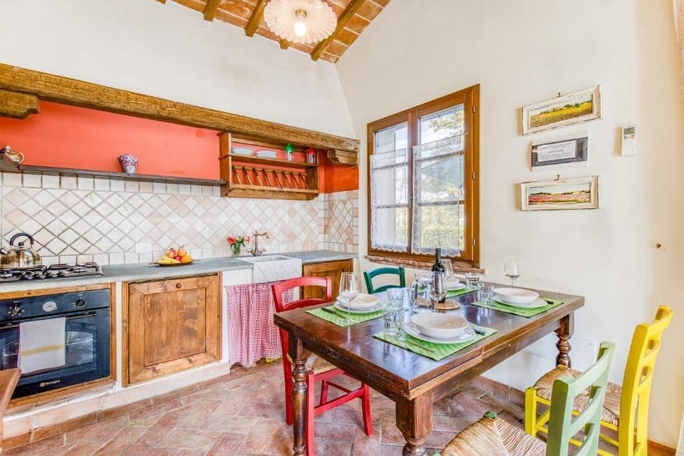 Sassicaia | Private kitchen | Full-size fridge, oven, stovetop, dishwasher