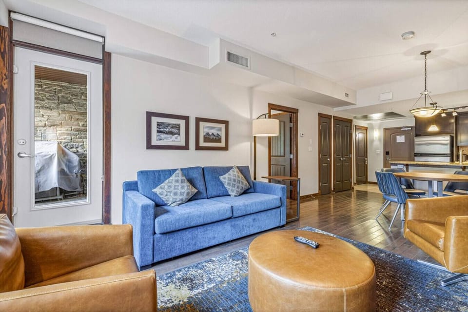 Gorgeous unit, sure to make you feel right at home.