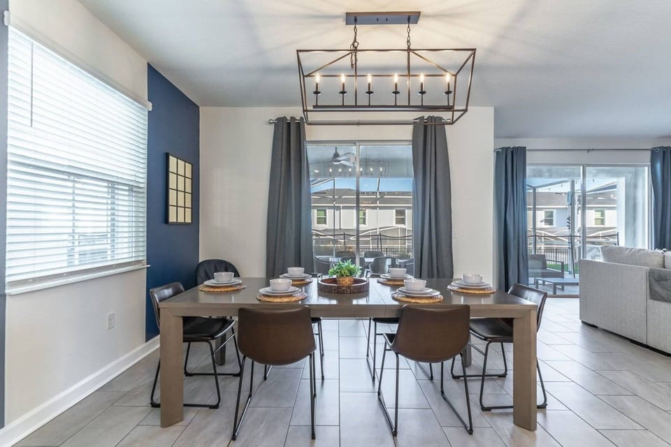Formal Dining with seating for 6