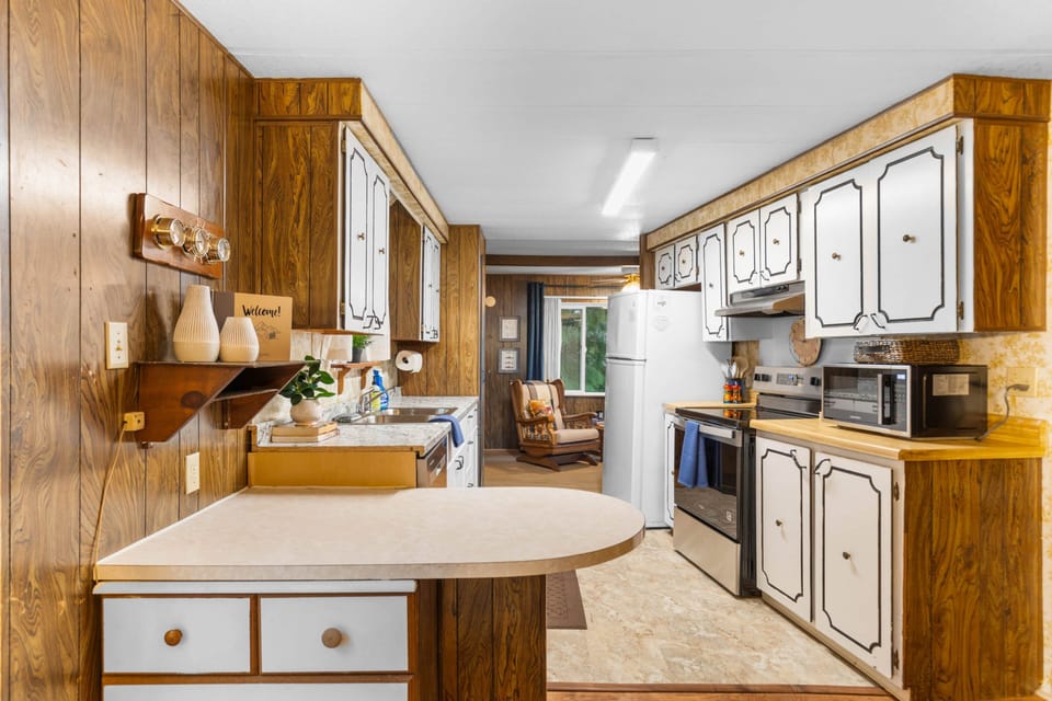 Full kitchen with everything you need