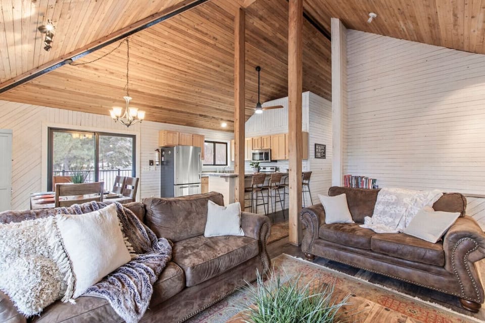 Cozy cabin feel great room overlooks a pond, walk to ski