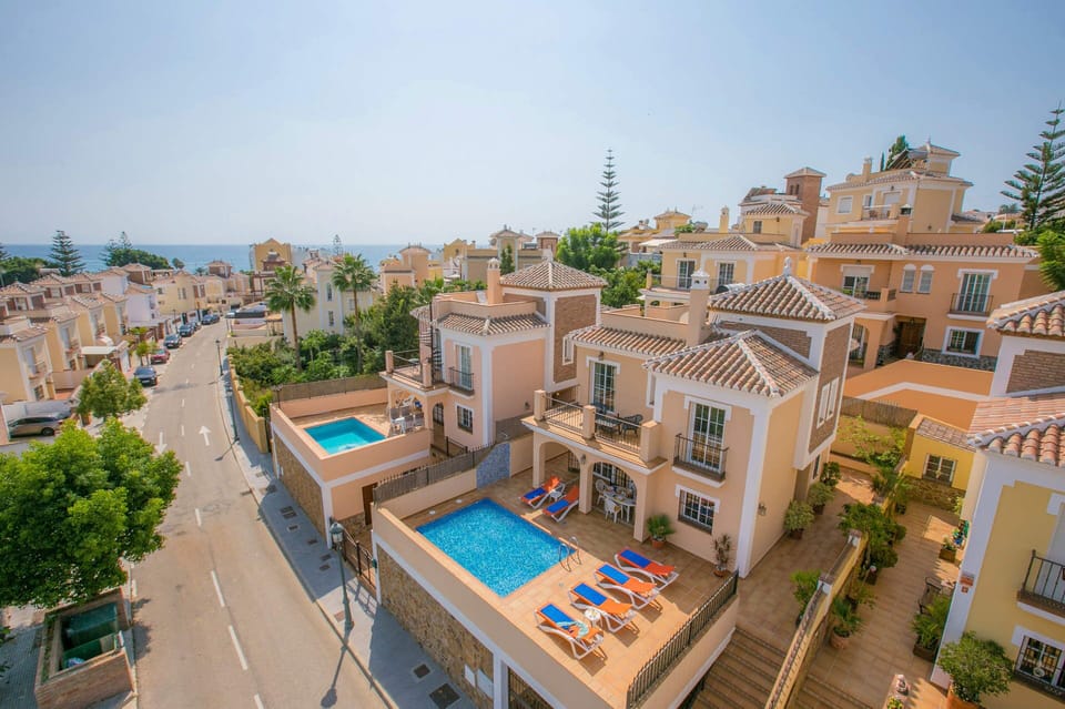Villa Reyes image