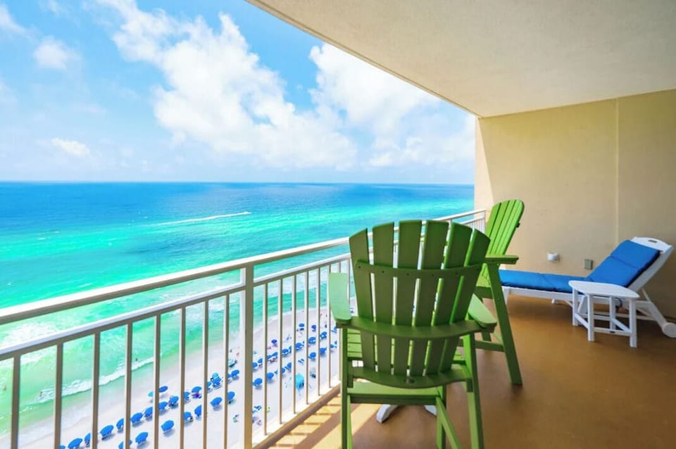 Condo, 1 King Bed with Sofa bed (Emerald Beach 1628) | Property grounds
