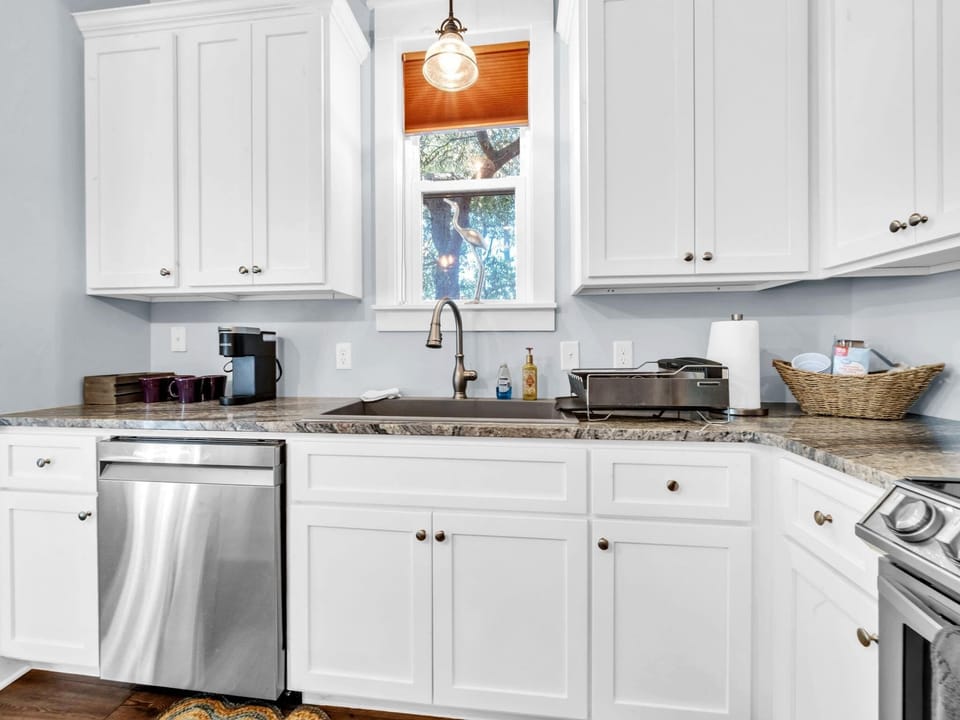 House, Multiple Beds (The Grand Castle) | Private kitchen | Oven, cookware/dishes/utensils