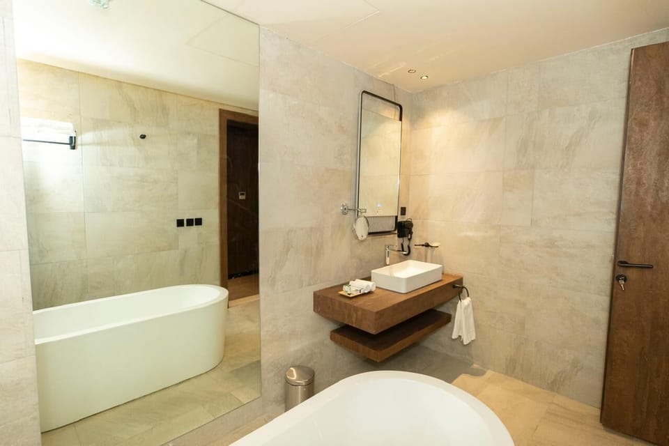Superior Suite, Pool View | Bathroom | Bidet