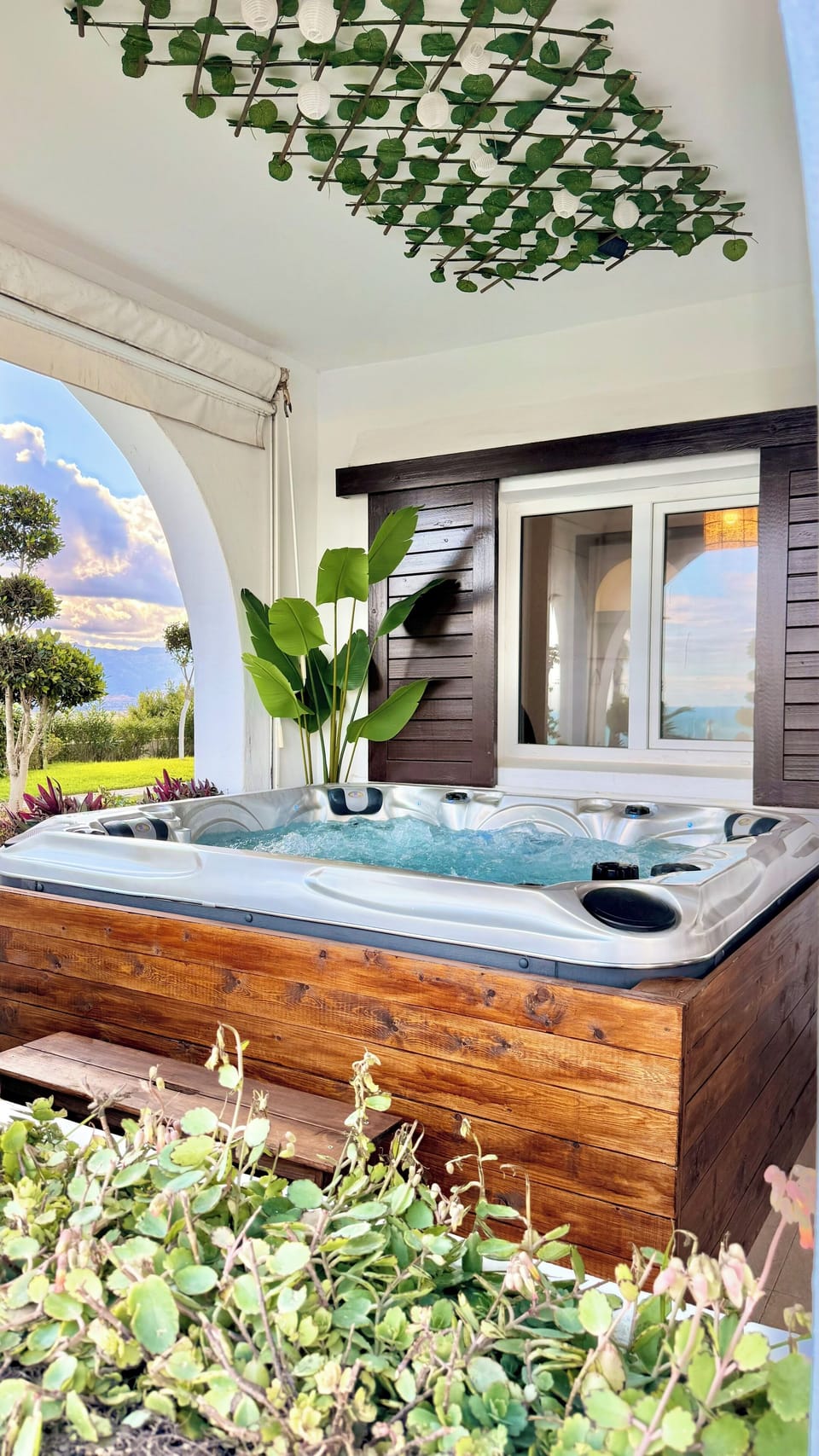 Outdoor spa tub