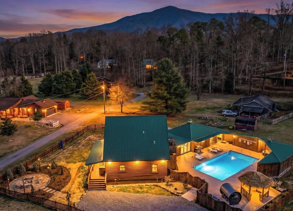 Your Sprawling Mountain Ranch Perched in the Middle of the Smokey Mountains!