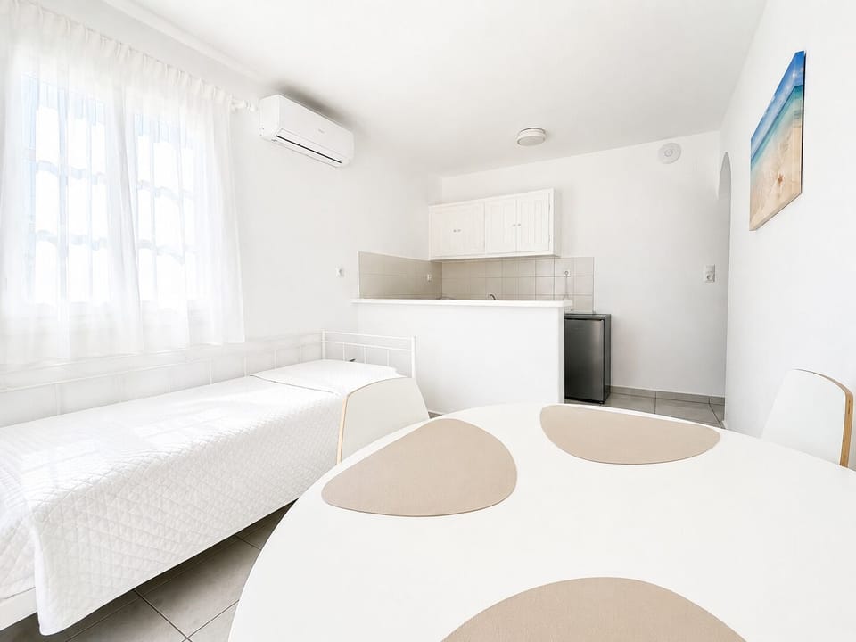 Basic Triple Room, 1 Bedroom | In-room safe, soundproofing, iron/ironing board, cribs (free)