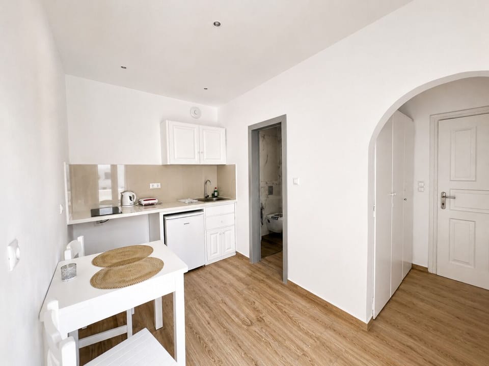 In-room safe, soundproofing, iron/ironing board, cribs (free)