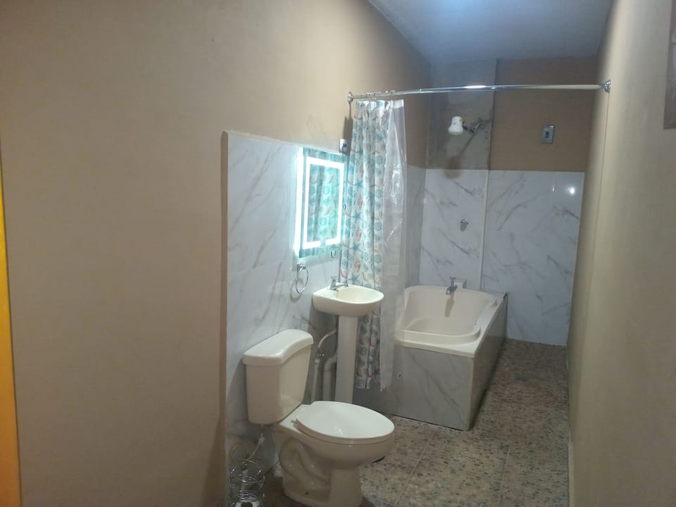 Comfort Twin Room, Garden View | Bathroom | Towels, toilet paper