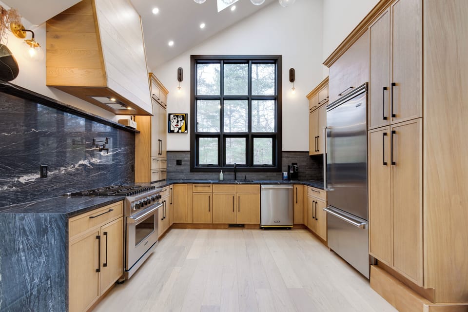 Kitchen w/ Storage
