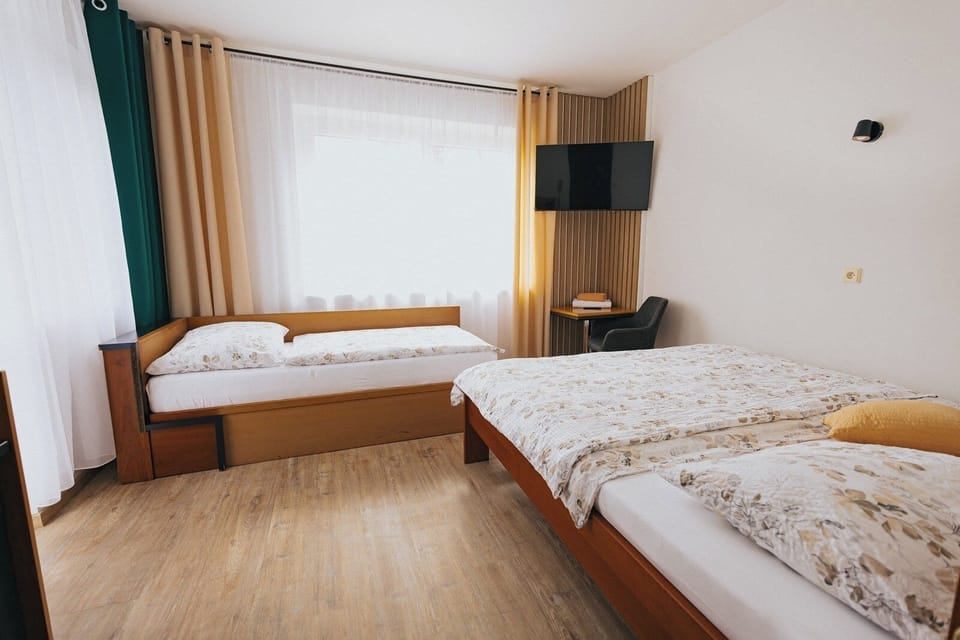 Triple Room, Balcony, Garden View | WiFi (free)