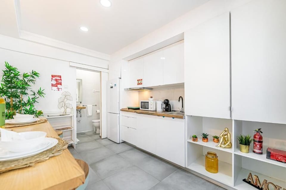 Studio, Balcony, City View | Private kitchen | Microwave