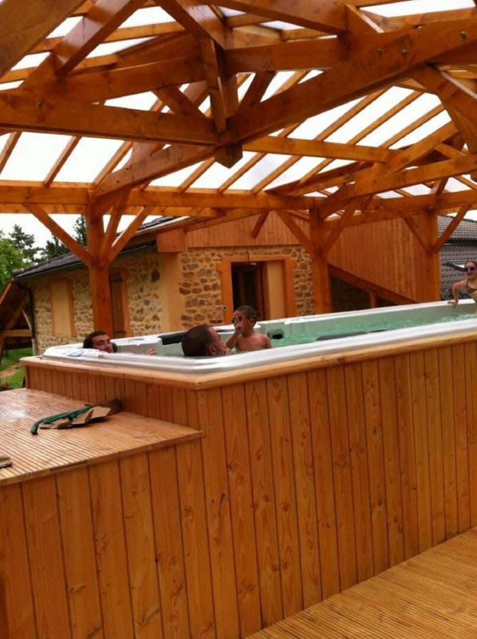 Outdoor spa tub