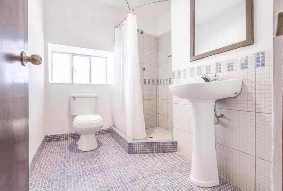 Double Room | Bathroom | Free toiletries, hair dryer, towels, soap
