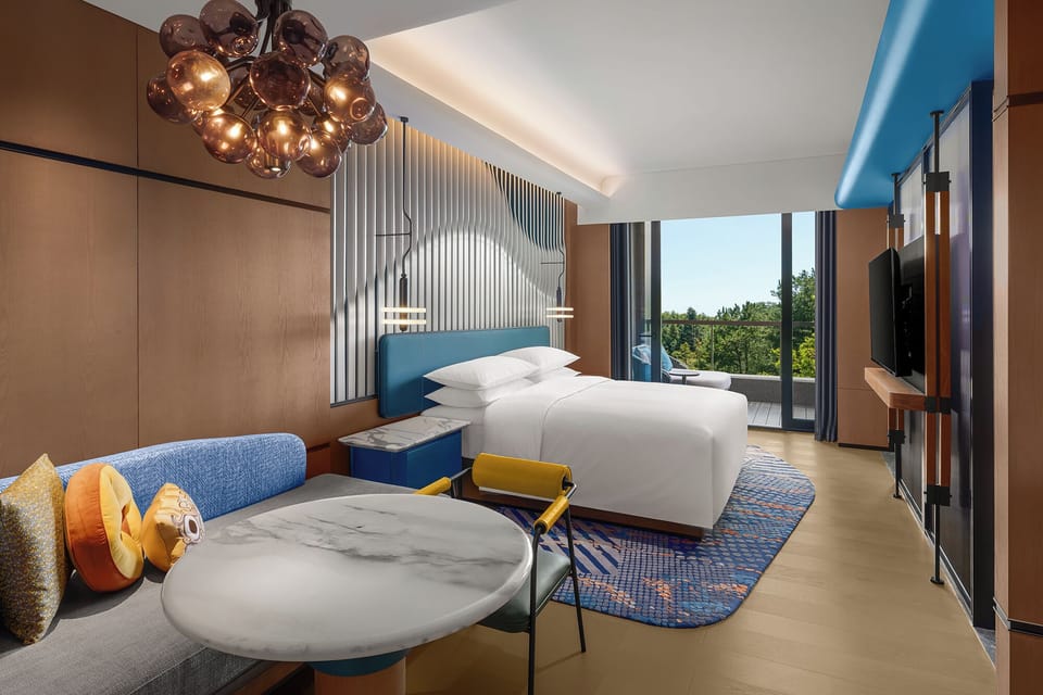 Premium Room, 1 King Bed, Balcony | Iron/ironing board