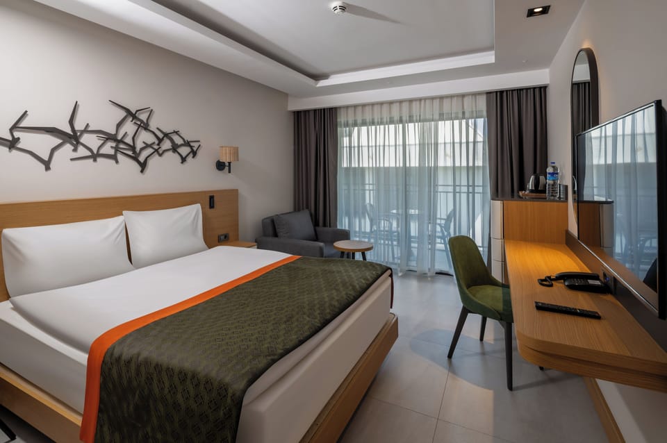 Premium bedding, free minibar, in-room safe, desk