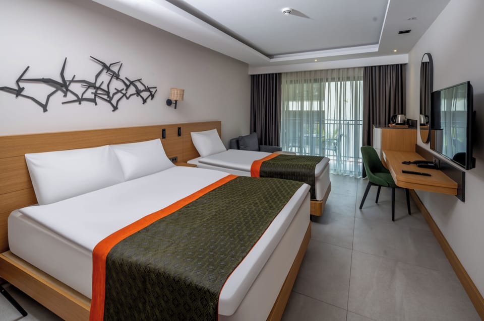 Comfort Room | Premium bedding, free minibar, in-room safe, desk