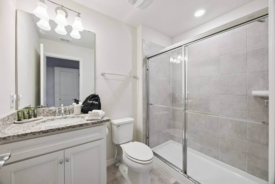 2nd Floor Ensuite Bathroom (in Starwars Room)