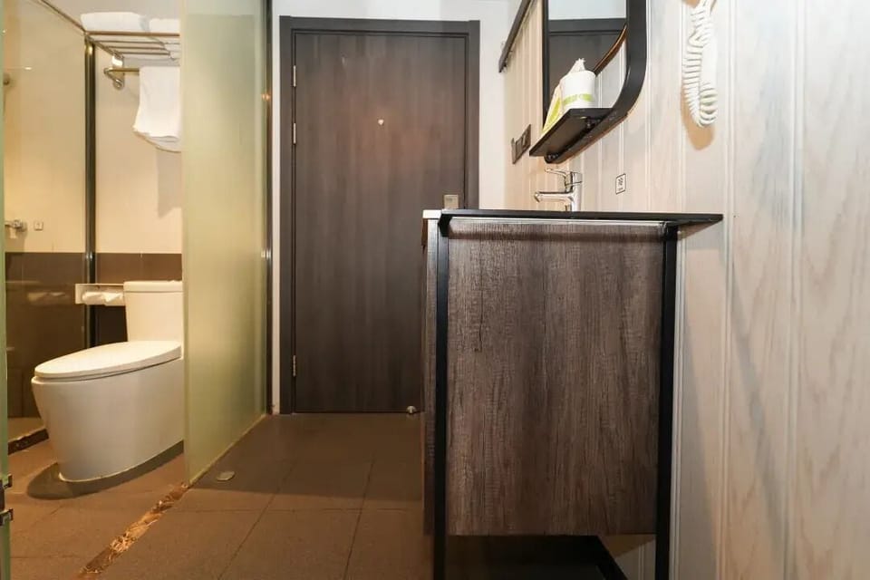 Shower, hair dryer, towels, shampoo