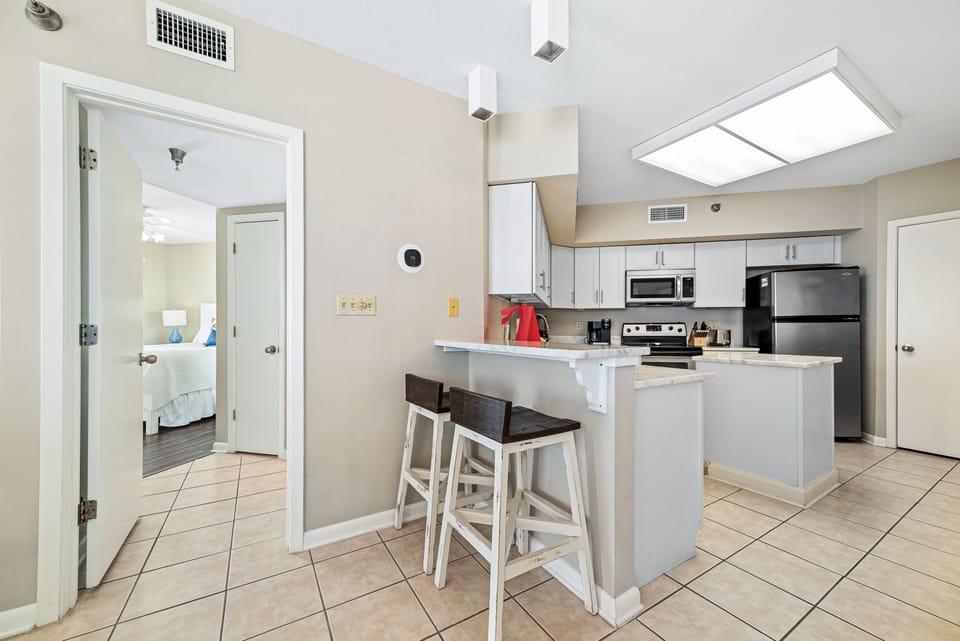 Breakfast bar and kitchen