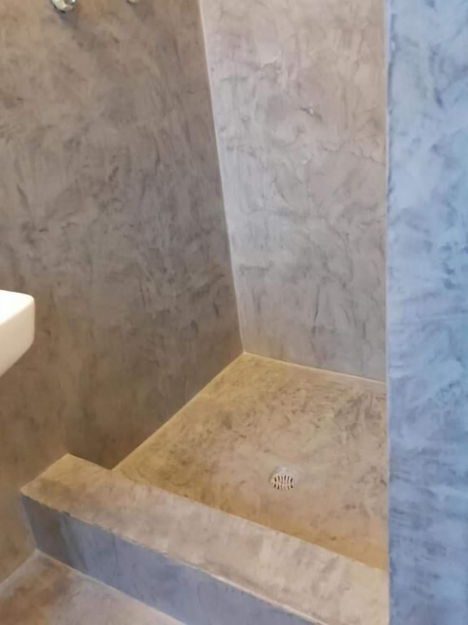 Deluxe Single Room, City View | Bathroom | Combined shower/tub, towels, soap, shampoo