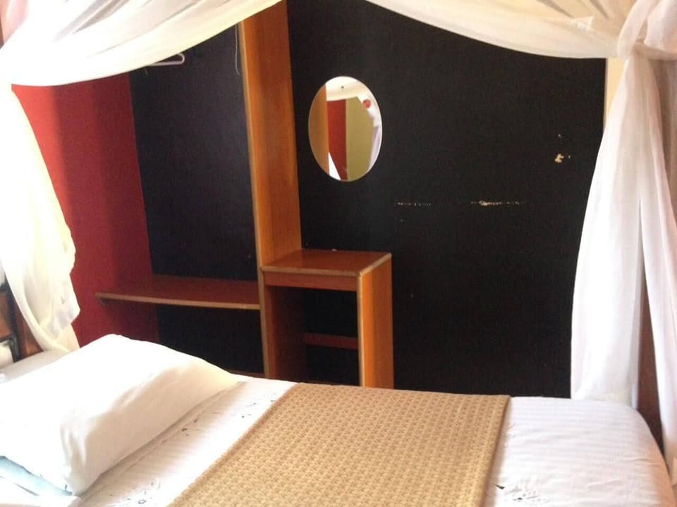 Deluxe Single Room | Free WiFi, bed sheets