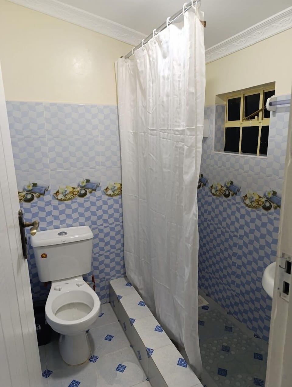 Deluxe Single Room | Bathroom | Shower, slippers, towels, soap