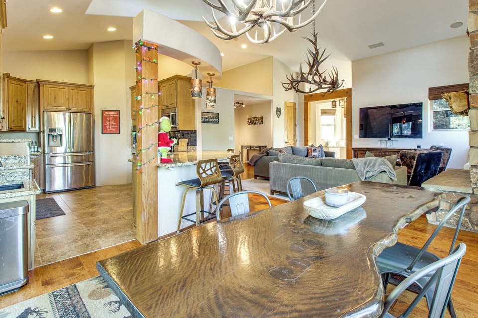 Dining Area | Dishware & Flatware