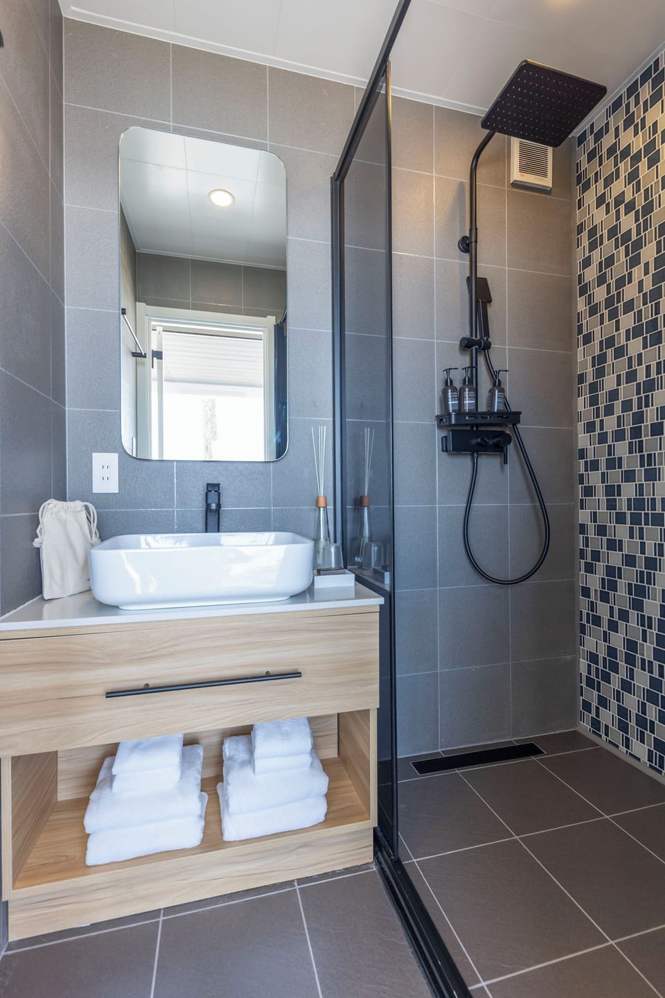 SPACE-Z1, Non Smoking | Bathroom | Shower, hair dryer, slippers, bidet
