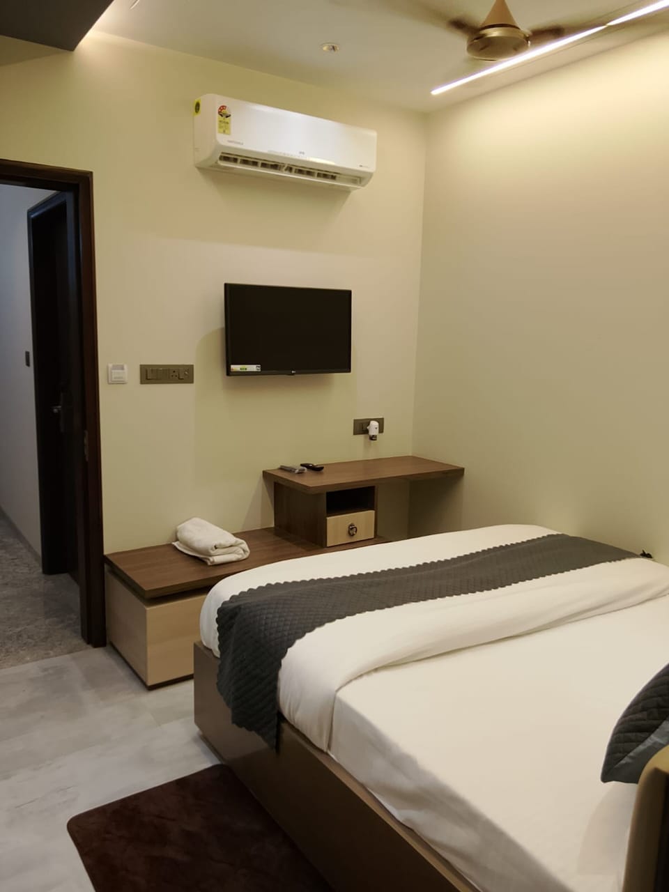 Superior Room | Desk, laptop workspace, WiFi (free)