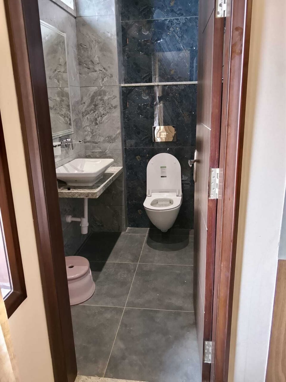 Deluxe Double Room | Bathroom | Shower, free toiletries, towels, soap