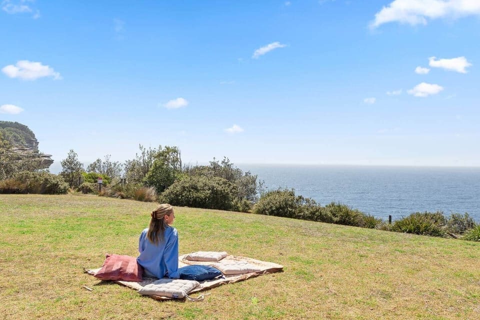 Diamond bay reserve park is 1 min walk down the road
We provide you with a Pic Nic rug to enjoy the outdoor