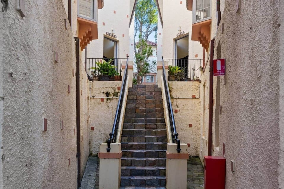 bondi beach, north bondi, tamarama beach, bronte beach, coogee beach, rose bay,  central bondi, beachside apartment,  bondi coastal walk, sydney eastern suburbs, coastal getaway, family friendly, relaxing beach escape