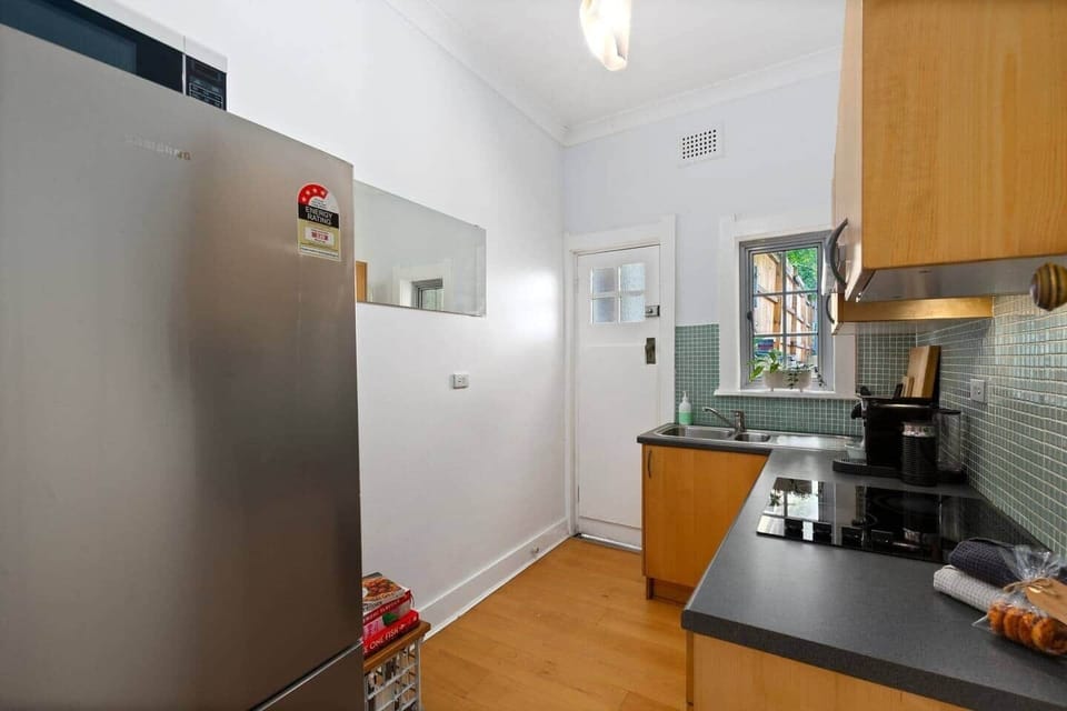 Oven, induction plate, coffee machine, familly fridge etc
bondi beach, north bondi, tamarama beach, bronte beach, coogee beach, rose bay,  central, beachside, bondi coastal walk, sydney eastern suburbs, coastal getaway, family friendly, beach escape
