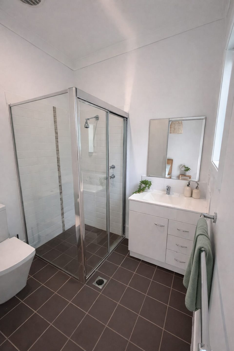 Bedroom 1 ensuite 