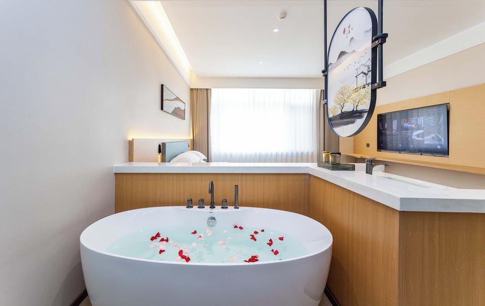Romantic Double Room | Bathroom | Free toiletries, hair dryer, slippers, towels