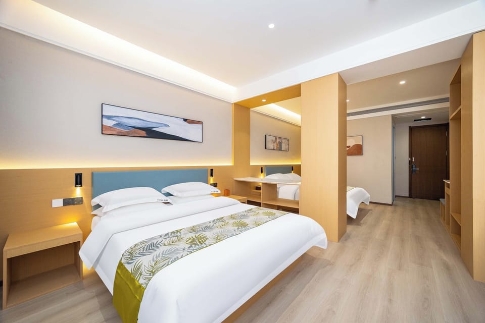 Family Twin Room | Blackout drapes, iron/ironing board (on request), WiFi (free)