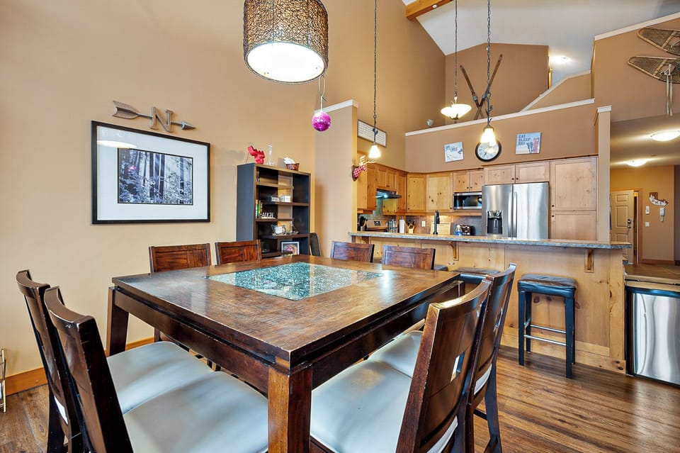 Deluxe Condo, Mountain View, Slope side | Dining
