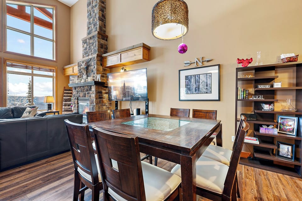 Deluxe Condo, Mountain View, Slope side | Dining