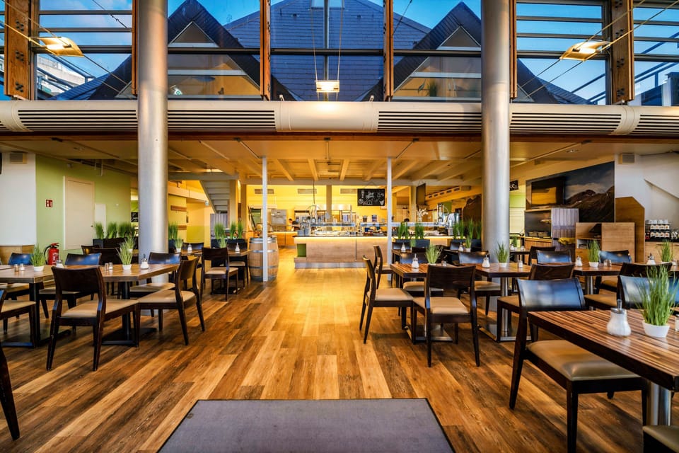 3 restaurants, breakfast, lunch, dinner served; international cuisine