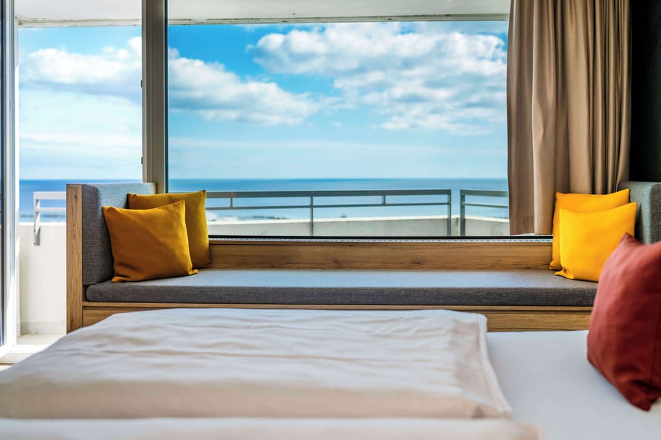 Superior Room, 1 King Bed, Balcony, Ocean View | Hypo-allergenic bedding, free WiFi, bed sheets