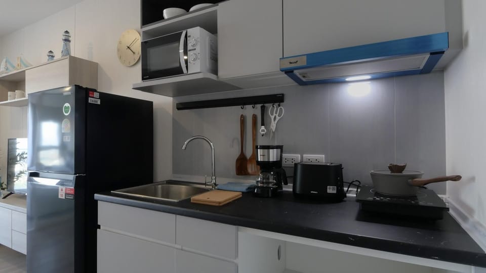 Condo, 1 Bedroom, Balcony, City View | Private kitchen | Full-size fridge, microwave, stovetop, cookware/dishes/utensils